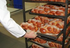 Хлебопроизводители отбелязват че хората започват да търсят козунак по рано заради