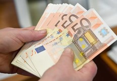 Парите ще бъдат изплатени непосредствено преди празникаПо 200 евро ще