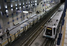 Метрото разполага със собствена вентилационна и електрическа система както и