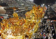 Рио де Жанейро отново вибрира във вихъра на самбатаСлед пауза