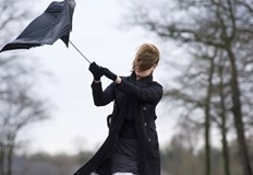 През нощта ще продължи да духа югозападен вятър в повечето