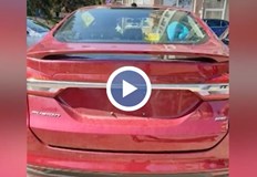 На кадрите от охранителна камера се вижда как мъж с