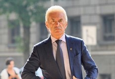 Трите небългарски телевизии се гаврят с истинатаСалфетките от Нова Битиви