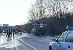 Автобус на голяма пловдивска превозваческа фирма изгоря изцяло на Подбалканския