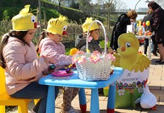 На Велики четвъртък русенски деца боядисваха яйца на кеяПовече от