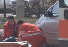 Затруднено е движението в едното платно на бул Скобелев заради