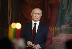 Президентът на Русия Владимир Путин присъства на великденска служба отслужена