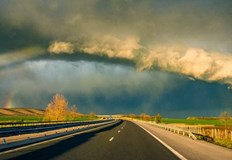 Студеното за април време ще се задържи и утре тъй