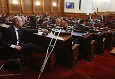 Опозиция и мнозинство се скараха откъде ще дойдат парите за