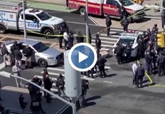 Първо пуснал дим след което е открил огън във вагон