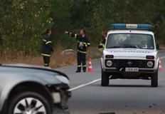 Двама души починаха при челен удар край ЛовечИнцидентът е станал