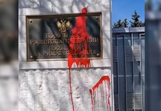 Във въпросния израз на политическо слово чрез действие участие взеха