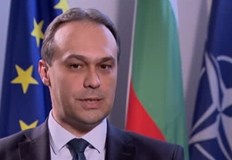 България няма да получи обезщетение за забавената доставка на изтребителите