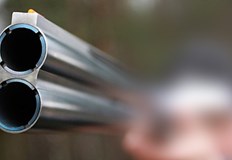 13 годишно момиче било настанено в болница след като се самопростреляло