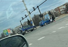 Пътен инцидент на кръстовището между кварталите Дружба и Чародейка стана в