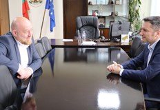 Вигенин ще посети временния център за подпомагане на мигрантите на Централната