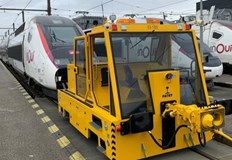 БГ локомотиви от Русе произведени от локомотивния завод Експрес Сервиз обслужват френските национални железници SNCFСтава дума за маневрен акумулаторен локомотив ES1000 с номинален