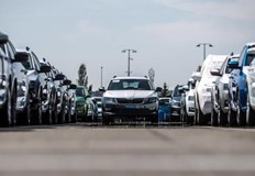 Щетите от войната върху автомобилната индустрия се появиха първо в