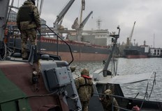 Надежда за семействата на блокираните моряци на кораб в МариуполСпециална