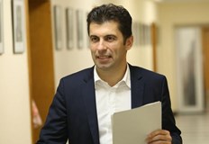 Премиерът Кирил Петков е на еднодневно работно посещение в Букурещ