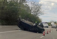 Лек автомобил Фолксваген Голф катастрофира в ранния следобед на пътя Русе