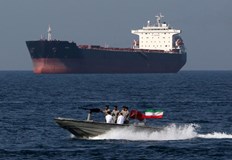 Екипажът му е предаден на властите в пристанищния град БушерКорпусът