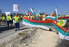 Повод за протестите са неразплатените от държавата средстваРаботещите в Автомагистрали