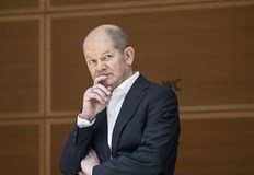 Германският канцлер Олаф Шолц е призовал украинския президент Володимир Зеленски