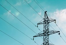 Според изчисленията сметките за електричество ще спаднат наполовинаЕвропейската комисия одобри