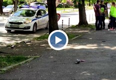 Жена и 5 месечното ѝ бебе се отърваха по чудо без наранявания след като лек автомобил се завъртя по улица Плиска в РусеПо думите на очевидец от