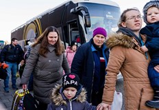 Броят на бежанците от Украйна наближава 5 милиона и 200