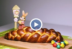 За трета година пекарна приготвя висящи козунаци които стигат до хора в нуждаСега помощта