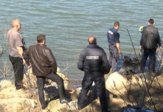 Труп на 76 годишен мъж е открит под моста на река