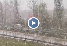 Силен снеговалеж в СофияЗрители изпратиха на бели кадри от различни места в