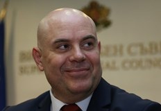 Главният прокурор остава на поста си поне до 4 майПленумът