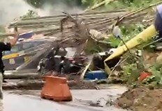 Проливни дъждове и свличания на земни маси отнеха живота на