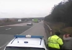 Заедно с него е и отстранен колегата му който се