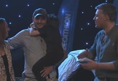 Наградата от 150 хиляди лева връчи водещият на предаването Владо