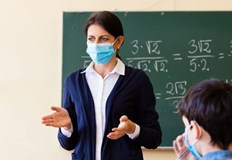 Една четвърт от работещите в системата на средното образоване са