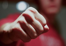 Скарали се и тя го наранила с парче стъклоСофийска градска