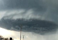 Десетки хора са потърсили помощ на спешния телефон 112Силен вятър