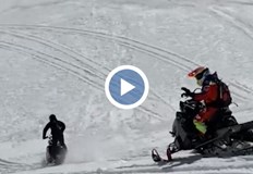 Видео разкрива група мъже които против правилата се возят с шейни