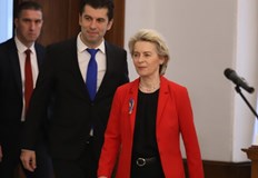 Премиерът Кирил Петков и представители на политическите партии от управляващата