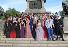 С 30 по скъпи куверти и тоалети за абитуриентската вечерС 30