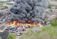 Пожар гори в автоморга в южната част на Ямбол в