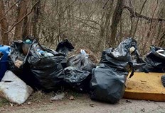 Учителят от местното училище в село Сваленик Игрил Братованов организира група