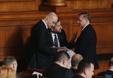 Темата с новата оферта за Ф 16 разбуни духовете в кулоарите