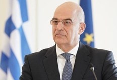 Външният министър на Гърция Никос Дендиас планира в неделя да