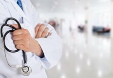 Вследствие на нанесения му удар ортопедът получил оток в областта