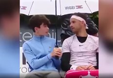 Той покани на вечеря едно от момчетата които подават топкитеГригор